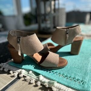 EUC Tom’s Majorca Tan Suede Shoe Women’s 6.5